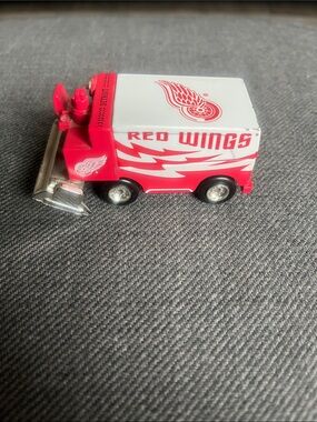 NHL Collectables Zamboni Red Wings Die Cast